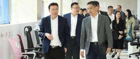 浙江省商務(wù)廳黨組成員、副廳長高秉學(xué)蒞臨恒林家居調(diào)研
